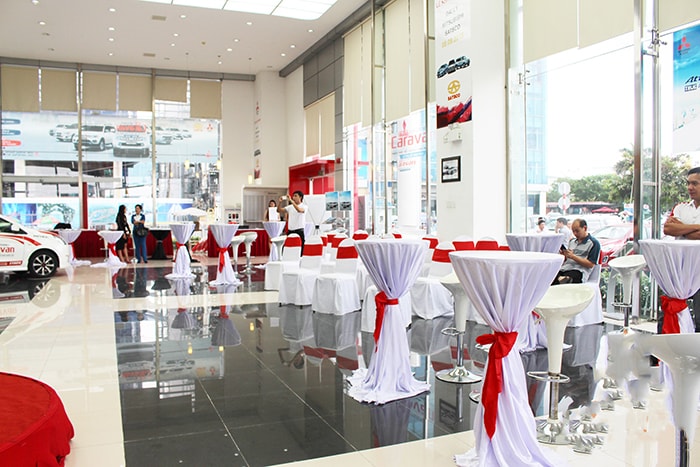 Bố trí theo kiểu bàn tiếp khách hoặc Cocktail Bố trí theo kiểu bàn tiếp khách hoặc Cocktail