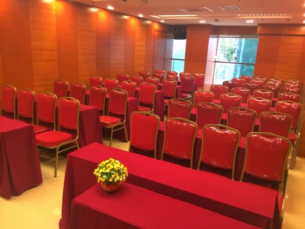 Ghế hội trường màu đỏ