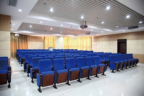 Chọn ghế hội trường vị trí nào đẹp nhất?