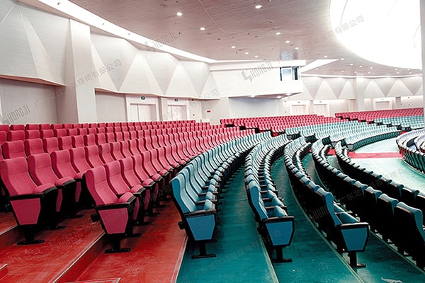 Chọn ghế hội trường vị trí nào đẹp?