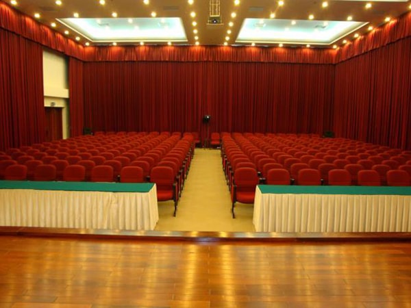 Ghế hội trường đẹp của Hòa Phát giá dưới 1.5 triệu đồng