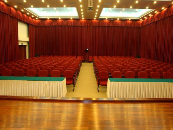 Giải mã sức hấp dẫn của màu đỏ đối với nội thất hội trường Giải mã sức hấp dẫn của màu đỏ đối với nội thất hội trường