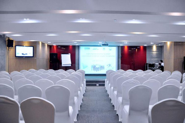 Máy chiếu độ độ Zoom càng lớn thì khi đặt gần màn chiếu sẽ cho ra khung hình có diện tích lớn hơn Máy chiếu độ độ Zoom càng lớn thì khi đặt gần màn chiếu sẽ cho ra khung hình có diện tích lớn hơn