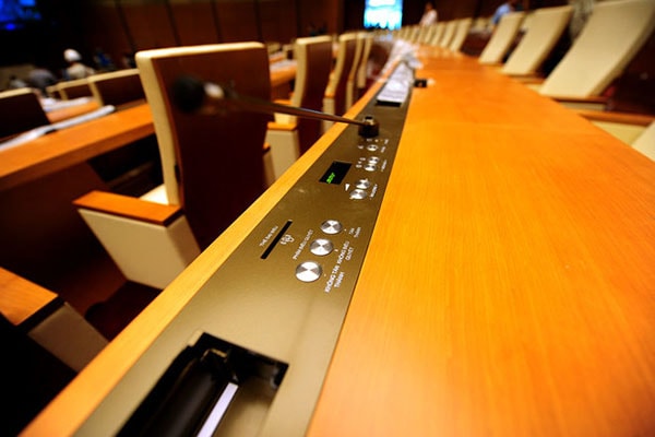 Bàn hội trường phòng họp Quốc hội Bàn hội trường phòng họp Quốc hội