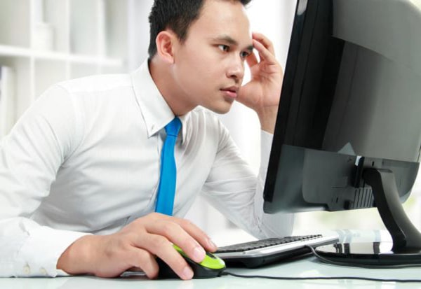 Đừng biến máy tính thành cả thế giới của bạn Không nên giữ mình bên chiếc máy tính trong khoảng thời gian dài
