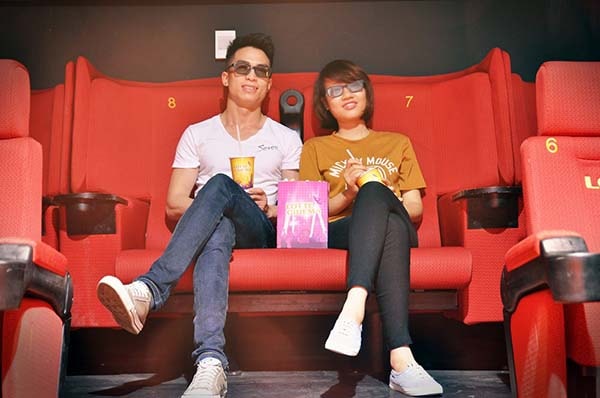 Ghế xem phim tình nhân đặt ở hàng cuối của dãy giữa