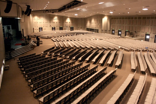 Sắp xếp các tấm gỗ, vách tiêu âm càng liền cạnh nhau càng tốt cho hội trường