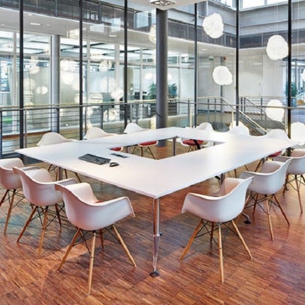 Bàn họp văn phòng chất liệu nhựa nhẹ nhàng dễ di chuyển mọi không gian Bàn họp văn phòng chất liệu nhựa nhẹ nhàng dễ di chuyển mọi không gian