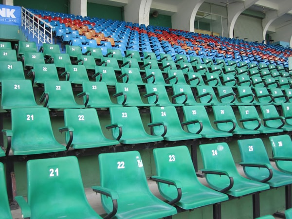 Ghế sân vận động chất liệu Composite có kết cấu chắc chắn, chịu lực tốt và giá bán khá ưu việt