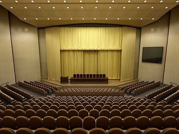 Mặt trước không gian hội trường