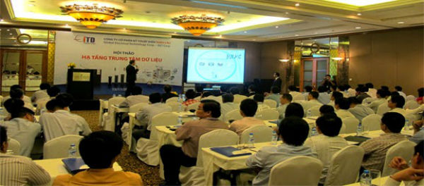 Tùy thuộc vào mục đích, hội trường có thể cần các thiết bị như loa, mic, đèn chiếu, màn chiếu, bục phát biểu,... Tùy thuộc vào mục đích, hội trường có thể cần các thiết bị như loa, mic, đèn chiếu, màn chiếu, bục phát biểu,...