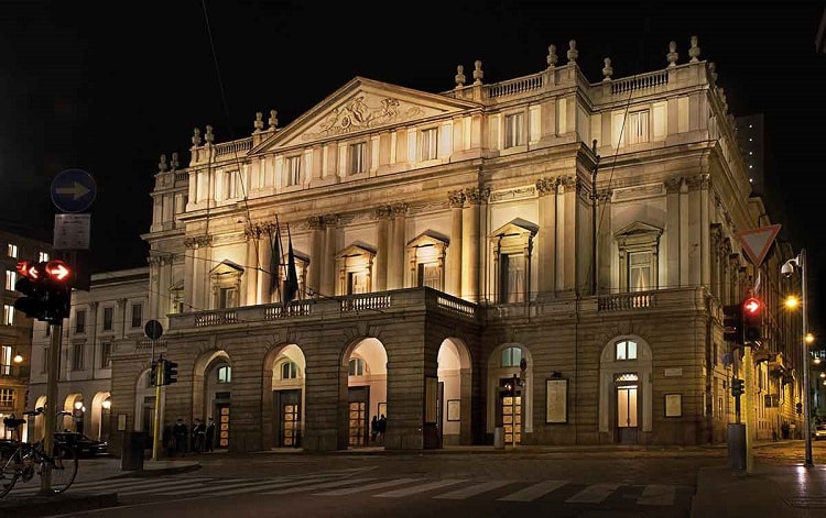 Nhà hát La Scala ở Milan nước Ý Nhà hát La Scala ở Milan nước Ý