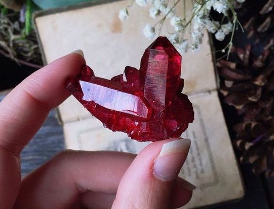 Có thể chọn Ruby hồng ngọc để trang trí cho bàn làm việc hợp mệnh Thổ Có thể chọn Ruby hồng ngọc để trang trí cho bàn làm việc hợp mệnh Thổ