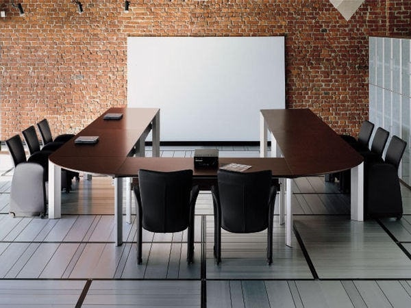 Bố trí bàn làm việc chữ U cho văn phòng 20m2