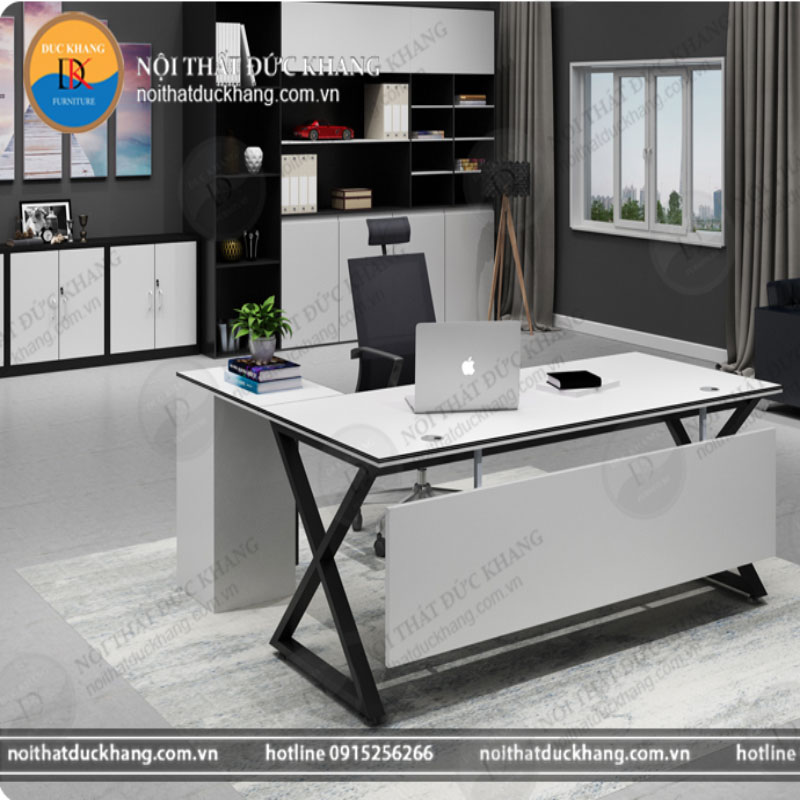 DKBGDCS25 – Bàn giám đốc chân sắt DKF sang trọng, độc đáo